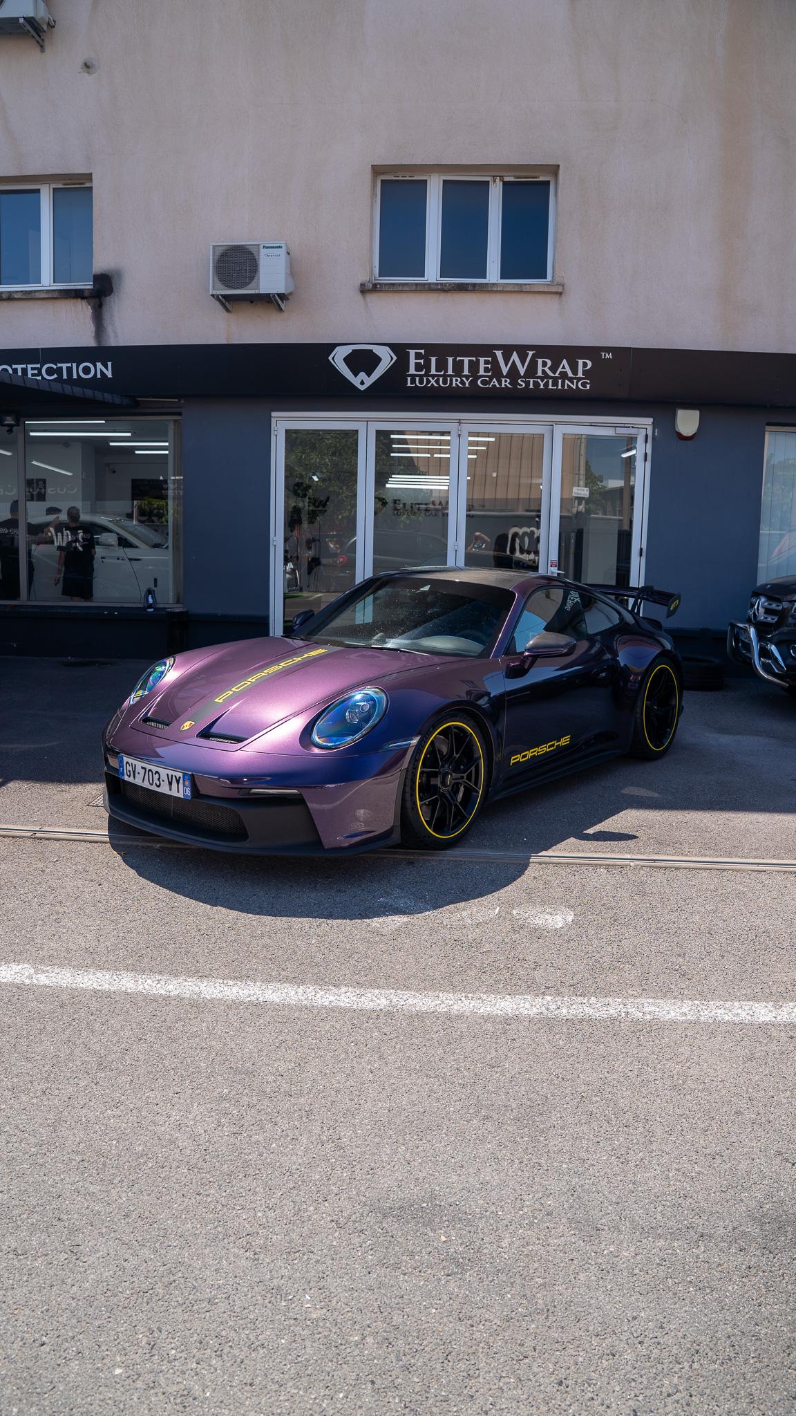 Porsche 992 GT3 - PPF Coloré et détails jaune près de Monaco